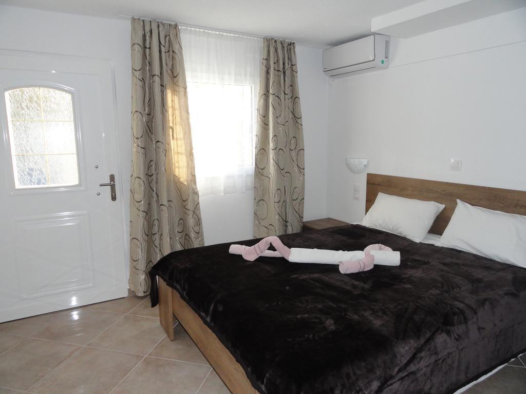 Delfini House Apartment อัสโปรวาลตา ภายนอก รูปภาพ