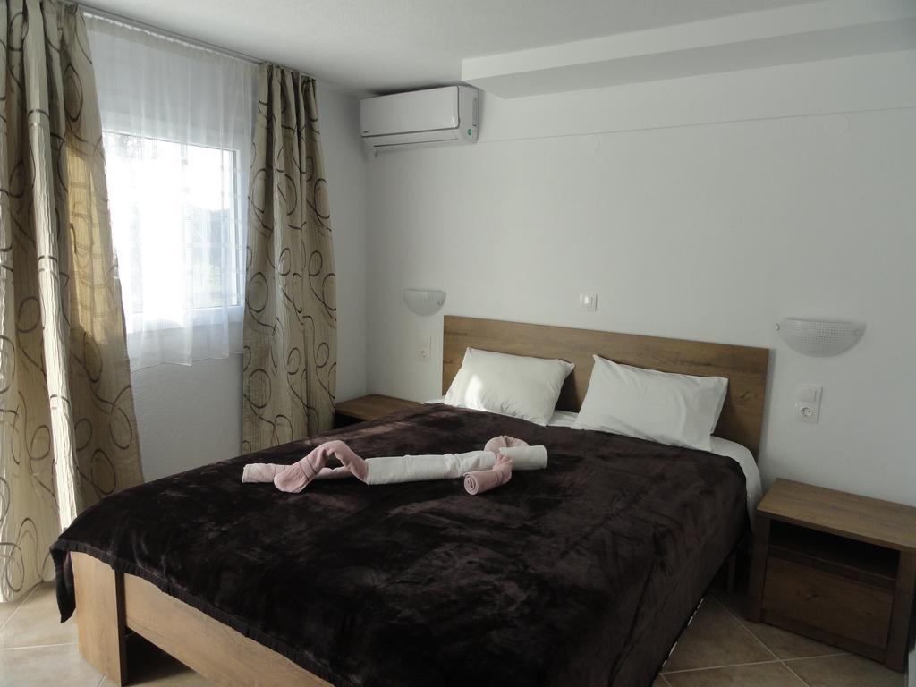 Delfini House Apartment อัสโปรวาลตา ภายนอก รูปภาพ