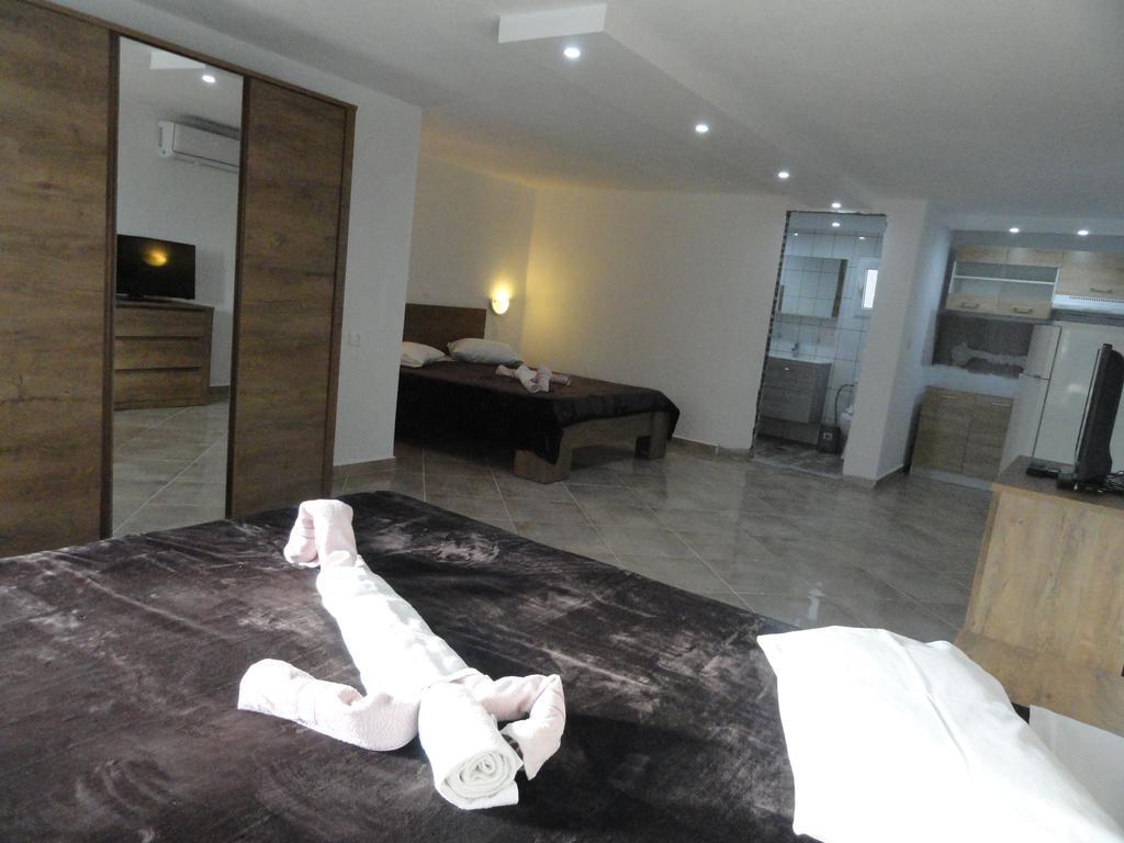 Delfini House Apartment อัสโปรวาลตา ภายนอก รูปภาพ