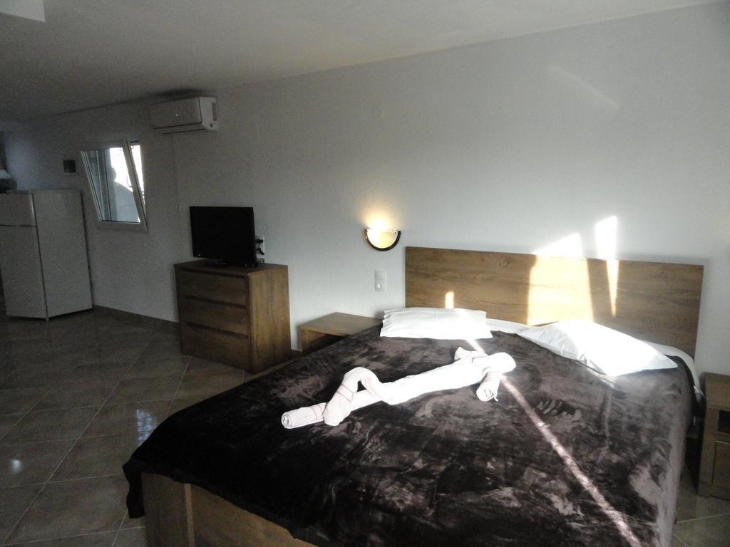 Delfini House Apartment อัสโปรวาลตา ภายนอก รูปภาพ