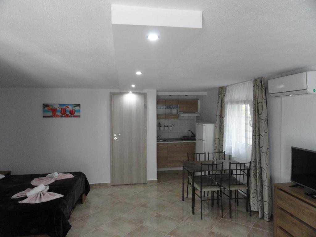 Delfini House Apartment อัสโปรวาลตา ภายนอก รูปภาพ